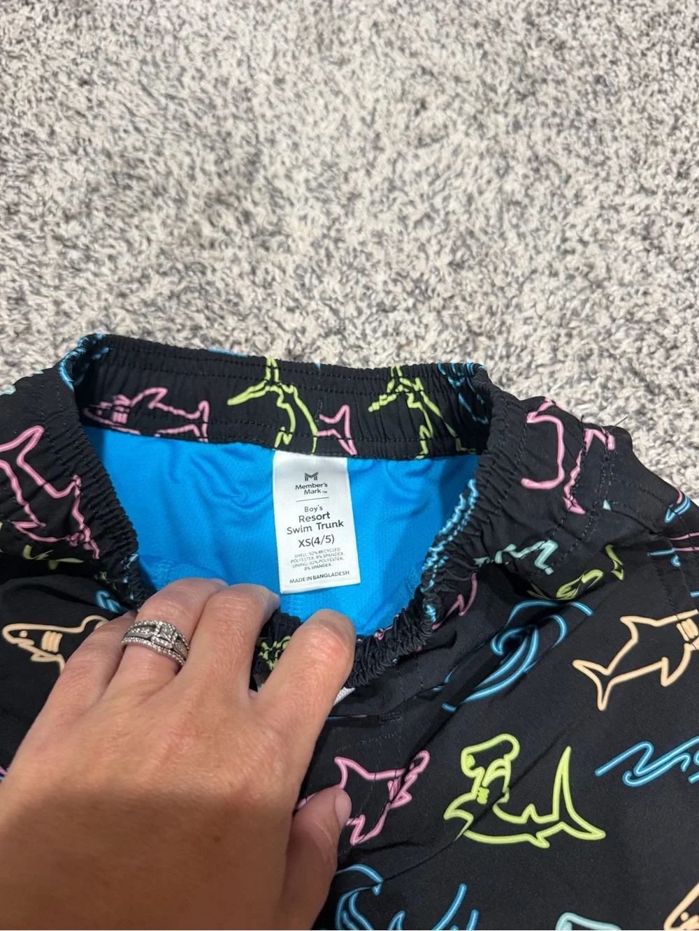#1521 Members Mark Resort Swim Trunk Sharks Multicolor Built In Liner Boy S(4/5)